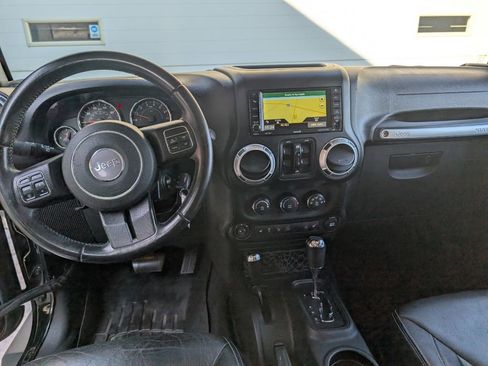Used 2015 Jeep Wrangler Unlimited Sahara image 8