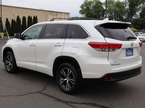 Used 2017 Toyota Highlander AWD LE Plus V6 image 6