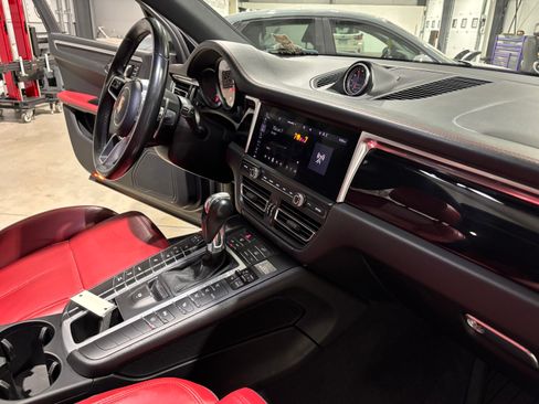 Used 2020 Porsche Macan image 21
