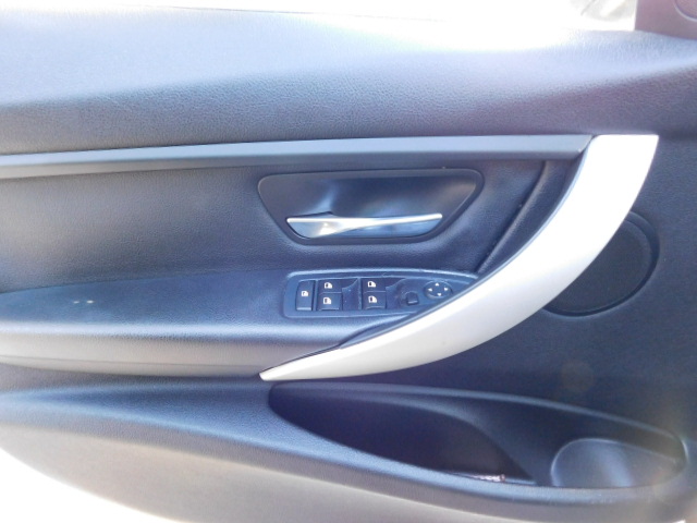 Used 2014 BMW 320i Sedan RWD image 11