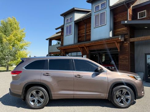 Used 2018 Toyota Highlander Limited Platinum image 6