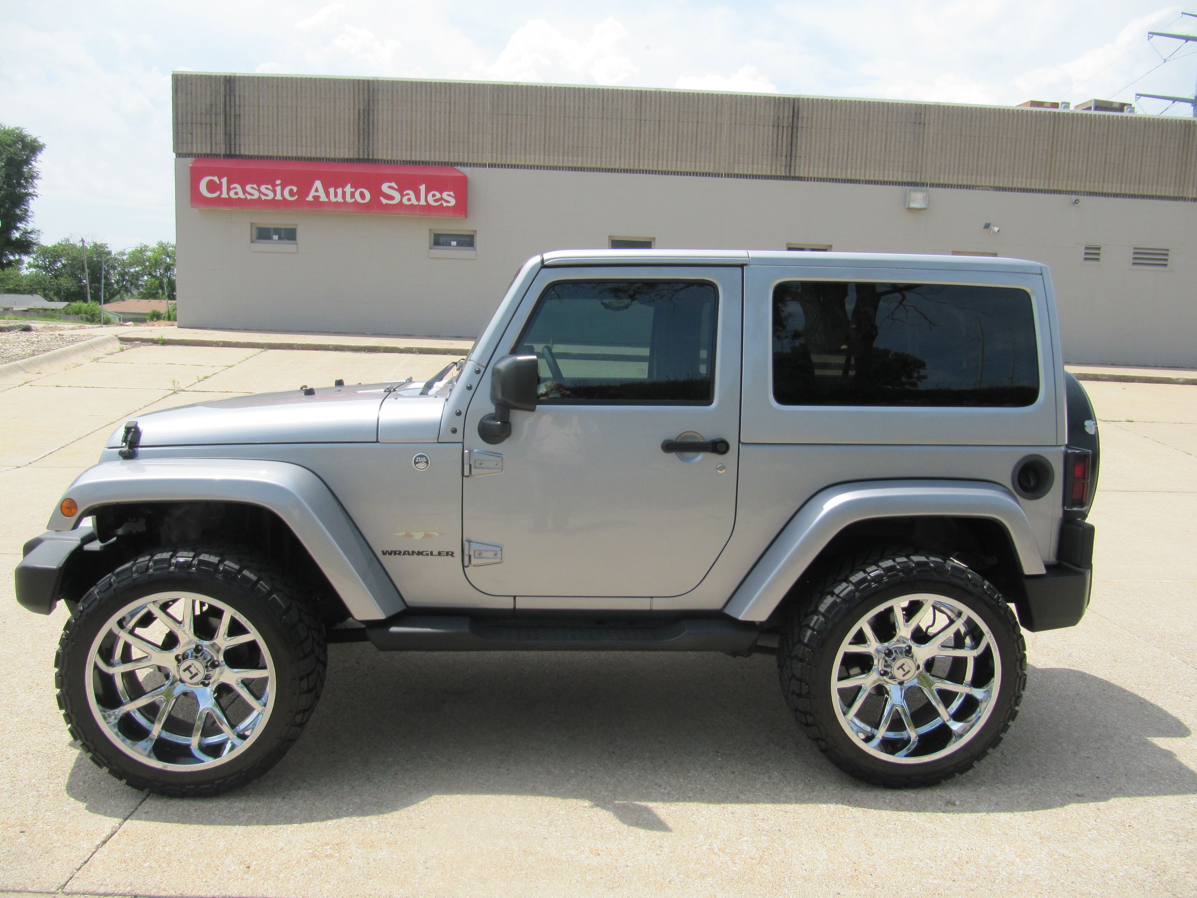 Used 2015 Jeep Wrangler 4WD Sahara image 7