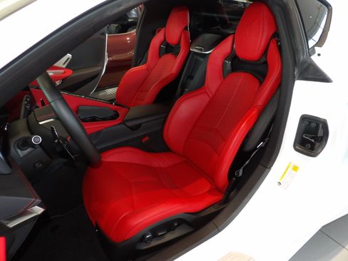 Used 2025 Chevrolet Corvette Stingray 2LT image 18