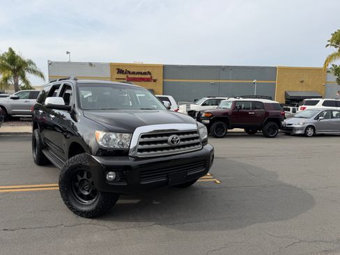 Used 2011 Toyota Sequoia Limited image 1