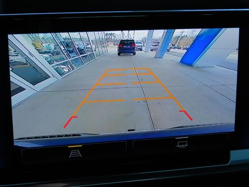 Used 2023 Chevrolet Silverado 1500 LT image 9