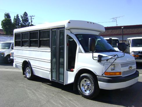 Used 2013 Chevrolet Express 3500 image 3