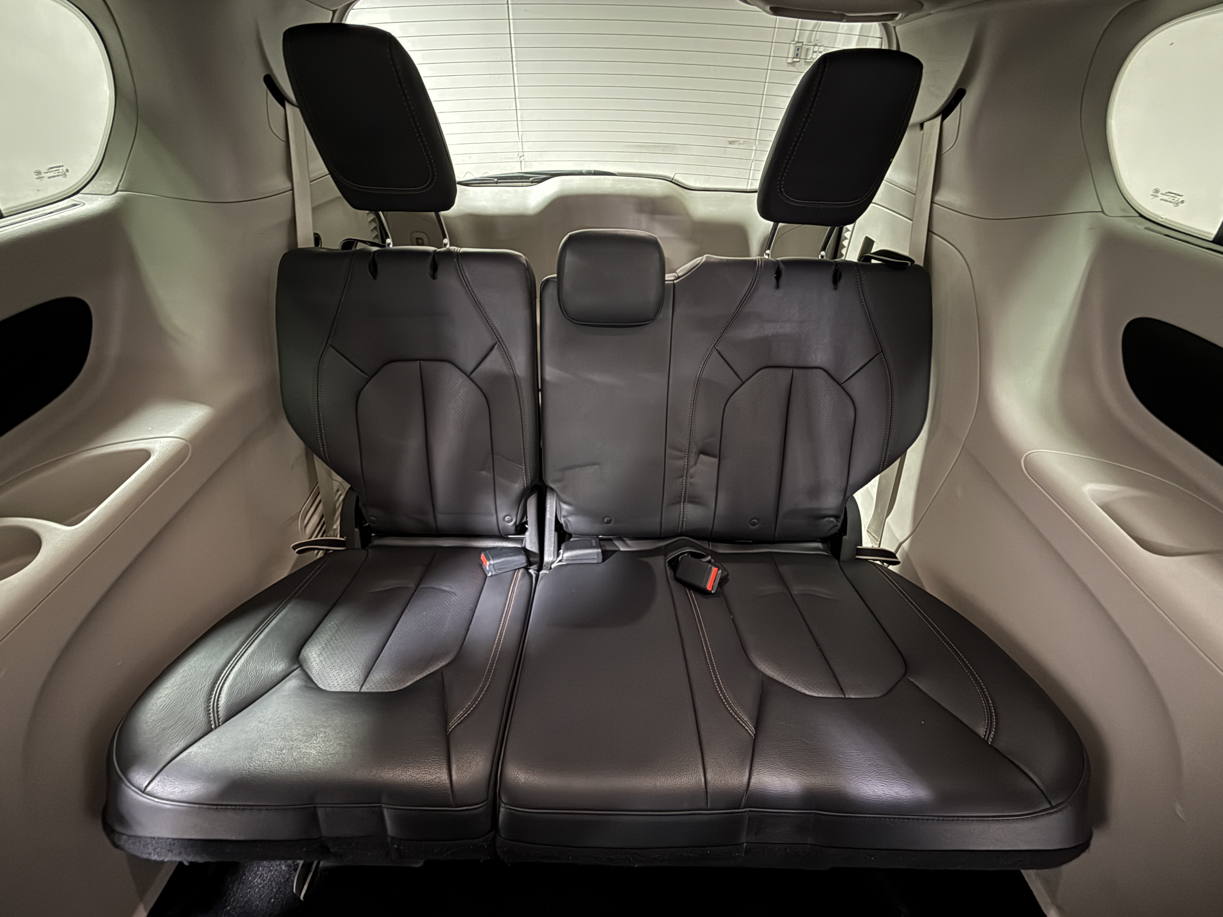 Used 2018 Chrysler Pacifica Touring-L FWD image 31