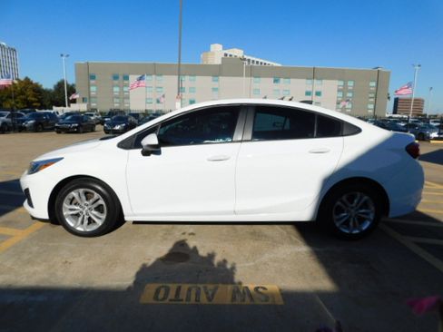Used 2019 Chevrolet Cruze LS image 5