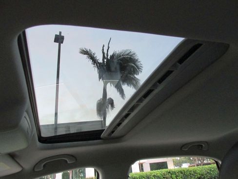 Used 2013 Volkswagen Passat TDI SE image 5