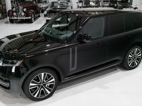 Used 2025 Land Rover Range Rover SE image 17