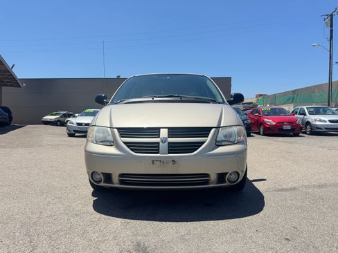 Used 2005 Dodge Grand Caravan SXT FWD image 13