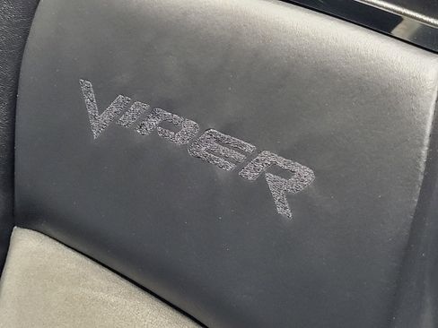 Used 2005 Dodge Viper SRT-10 image 36