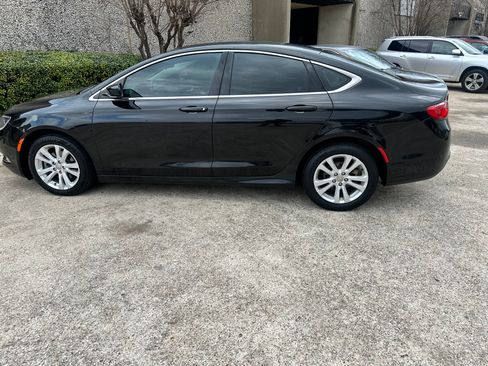 Used 2016 Chrysler 200 Limited image 4