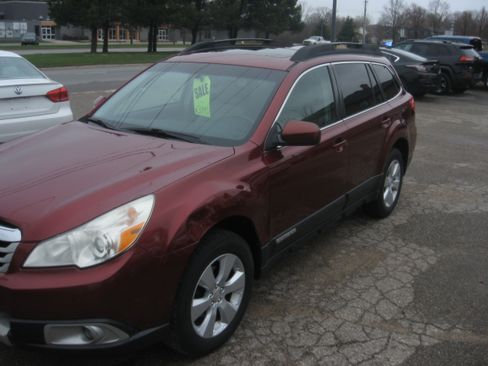 Used 2011 Subaru Outback 2.5i Limited image 1