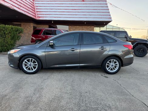 Used 2017 Ford Focus SE image 3