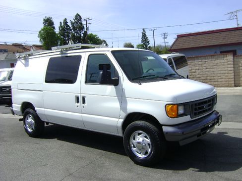 Used 2006 Ford E-350 and Econoline 350 image 3