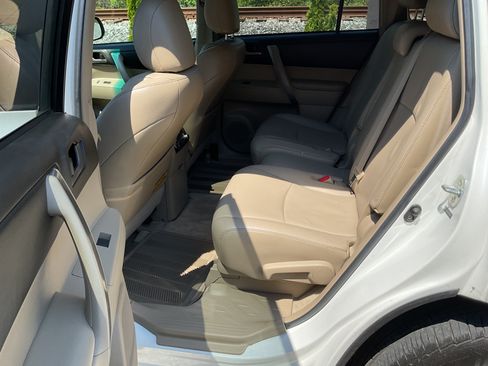 Used 2010 Toyota Highlander 4WD SE image 13