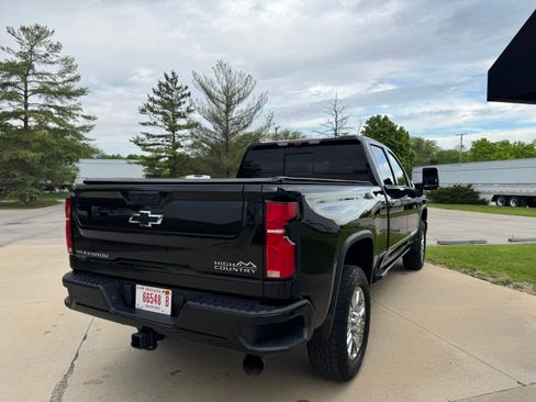 Used 2024 Chevrolet Silverado 3500 High Country AWD/4WD image 8