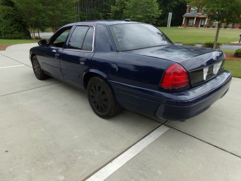 Used 2011 Ford Crown Victoria Police Interceptor RWD image 3