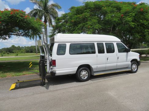 Used 2011 Ford E-350 and Econoline 350 Extended Super Duty RWD image 22