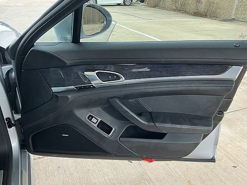 Used 2016 Porsche Panamera 4 Platinum Edition image 10