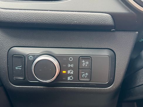 Used 2022 Ford Escape SE image 11