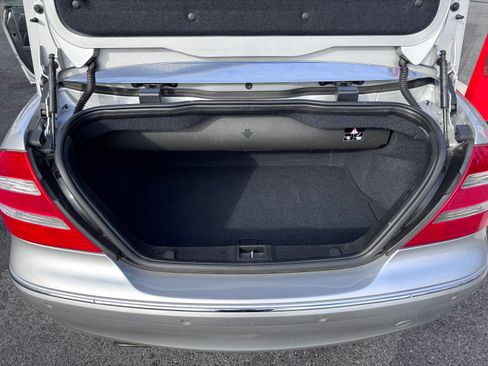 Used 2005 Mercedes-Benz CLK 320 image 21