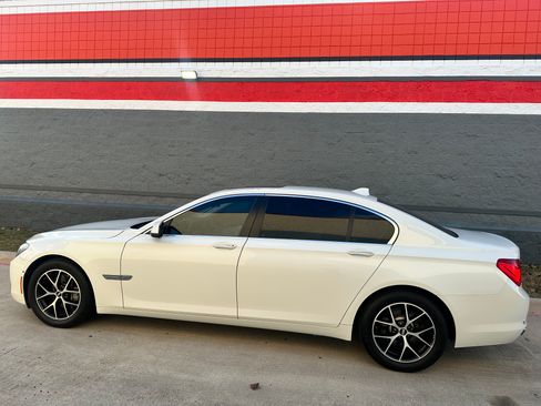 Used 2011 BMW 740Li image 3