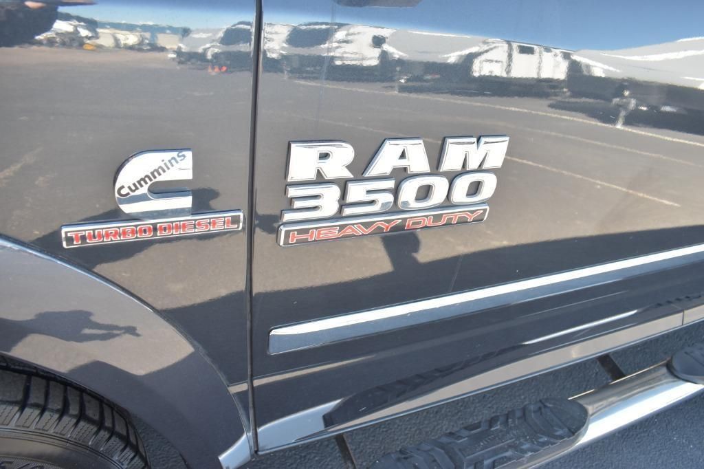 Used 2017 RAM 3500 Laramie RWD image 4