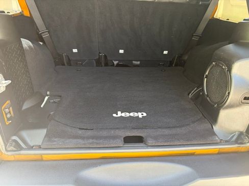 Used 2014 Jeep Wrangler 4WD Unlimited Sahara image 15