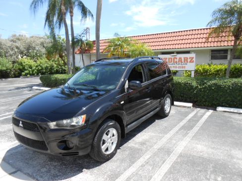 Used 2010 Mitsubishi Outlander 2WD ES image 1