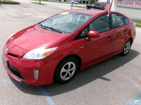Used 2014 Toyota Prius Two image 11