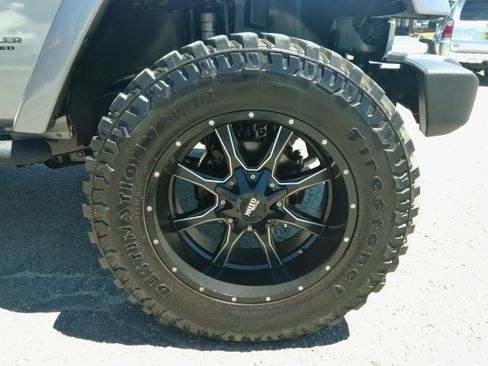 Used 2015 Jeep Wrangler 4WD Unlimited Sahara image 24