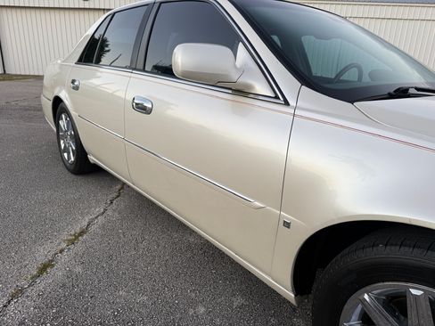 Used 2009 Cadillac DTS Luxury image 21