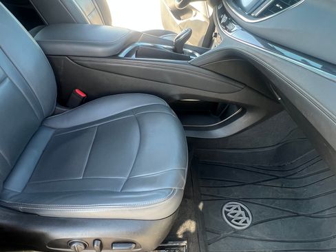 Used 2019 Buick Enclave Essence FWD image 21