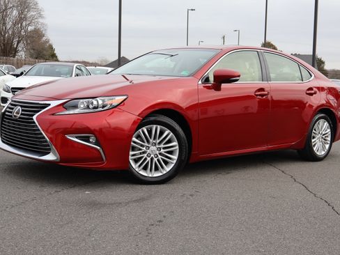 Used 2016 Lexus ES 350 Premium image 2