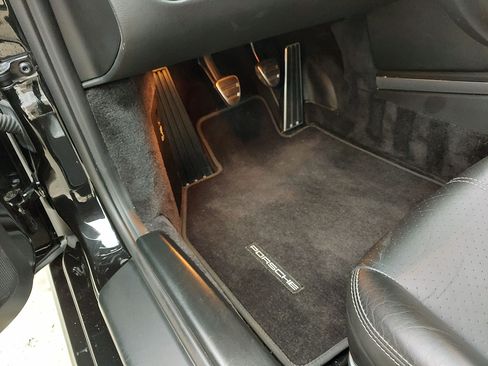 Used 2009 Porsche 911 Carrera 4S image 32