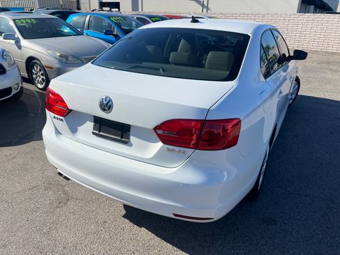 Used 2013 Volkswagen Jetta SE Sedan FWD image 10