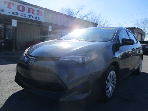 Used 2017 Toyota Corolla LE image 9