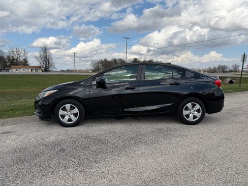 Used 2017 Chevrolet Cruze LS image 2