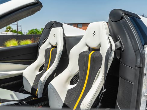 Used 2023 Ferrari F8 Spider Spider RWD image 8