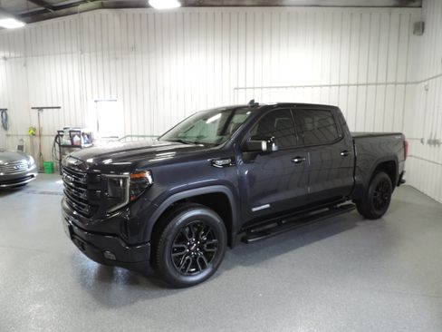 Used 2023 GMC Sierra 1500 4WD Crew Cab Elevation image 3