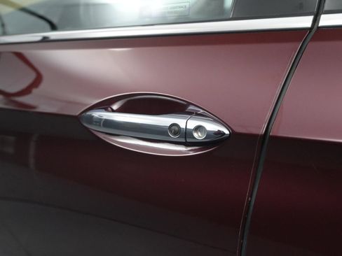 Used 2016 Honda Pilot Touring image 13