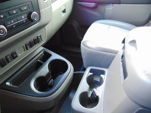 Used 2017 Nissan NV 2500 SL image 20