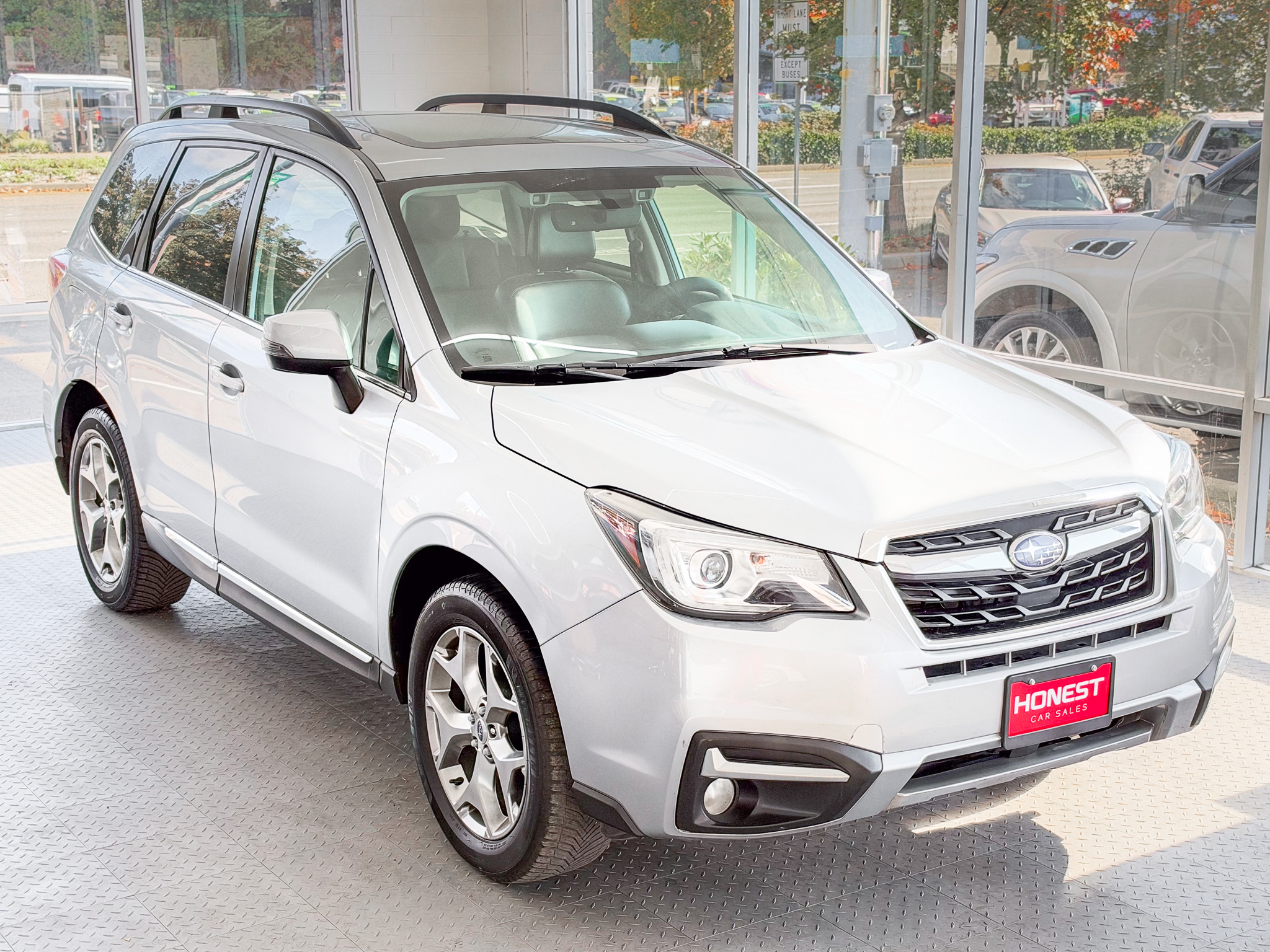 Used 2017 Subaru Forester 2.5i Touring AWD/4WD image 1