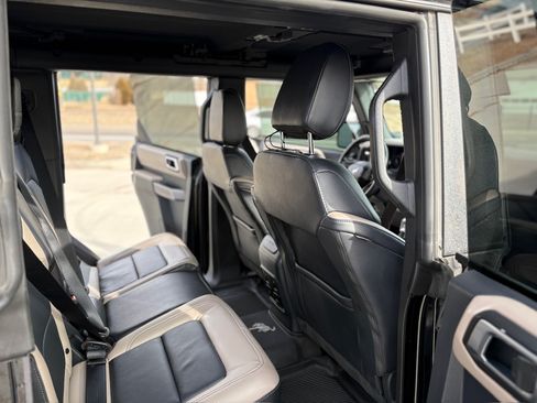 Used 2023 Ford Bronco Wildtrak image 13