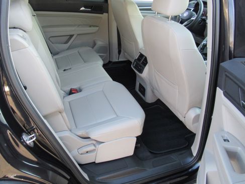 Used 2022 Volkswagen Atlas SE w/ Technology Package image 19