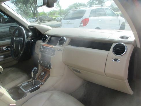 Used 2010 Land Rover LR4 HSE LUX image 15