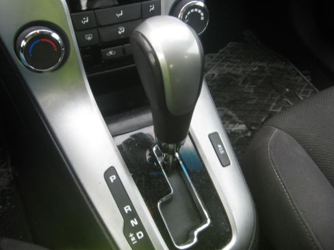 Used 2014 Chevrolet Cruze LT image 12