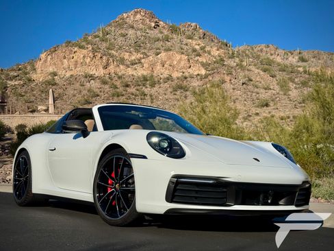 Used 2021 Porsche 911 Targa 4S image 3